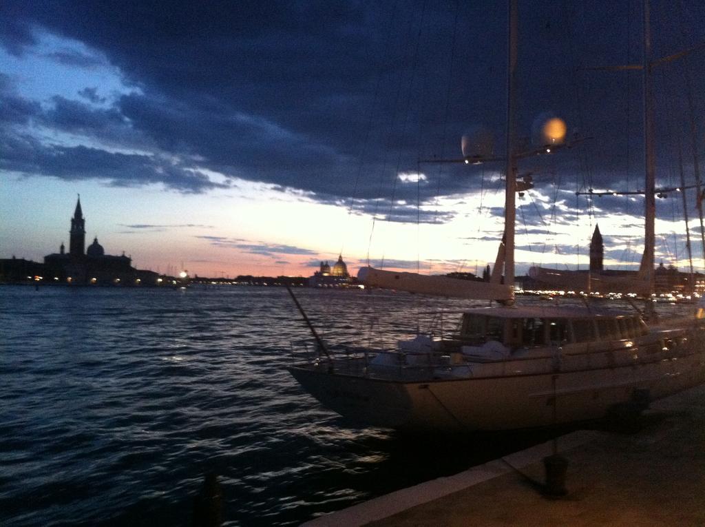 Marinaressa Biennale Terrazza Apartment เวนิส ภายนอก รูปภาพ